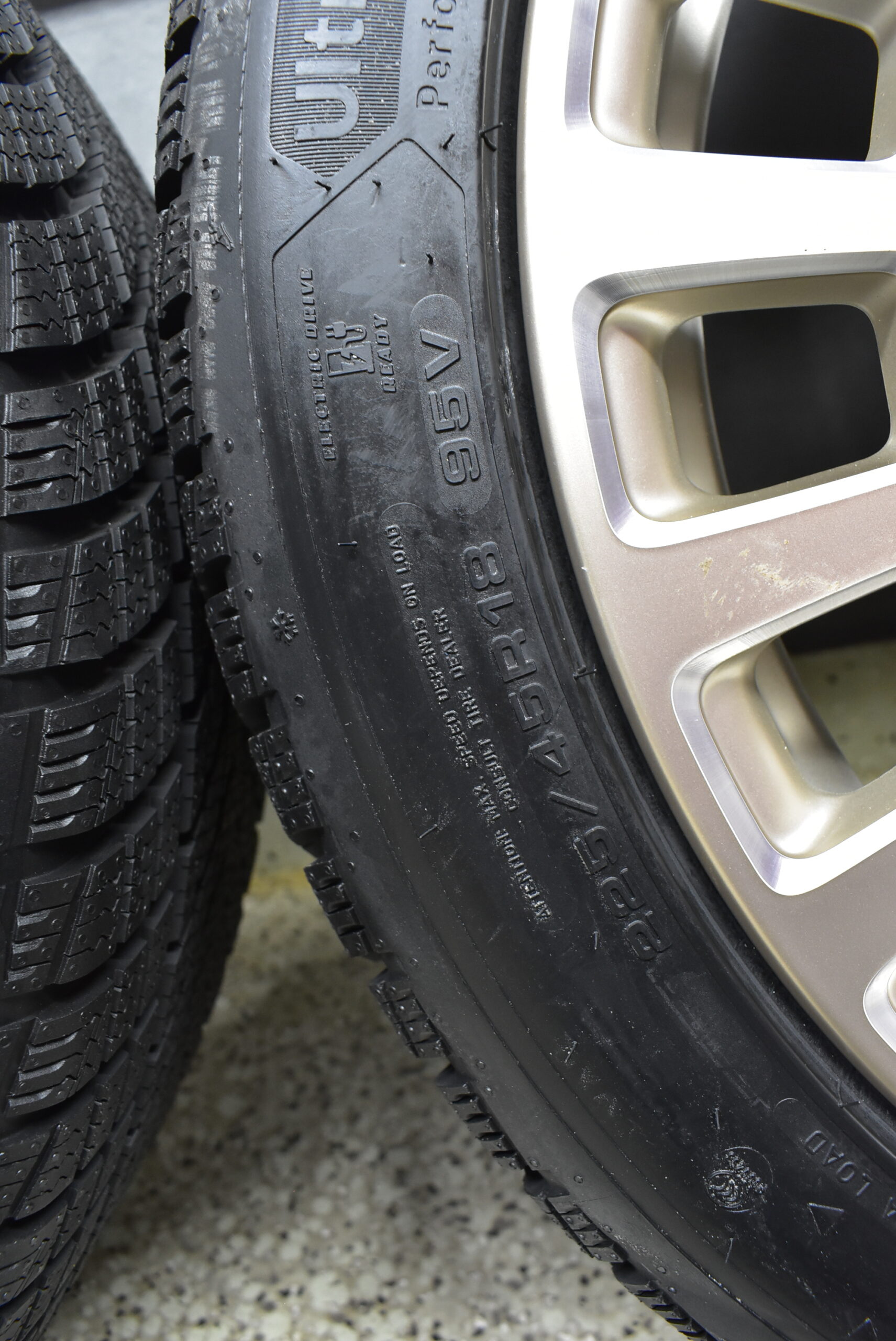 Mini Aceman J05 Alufelgen mit Winterreifen 225 45 R18 95V NEU Lager Nr. 1039 – Bild 11