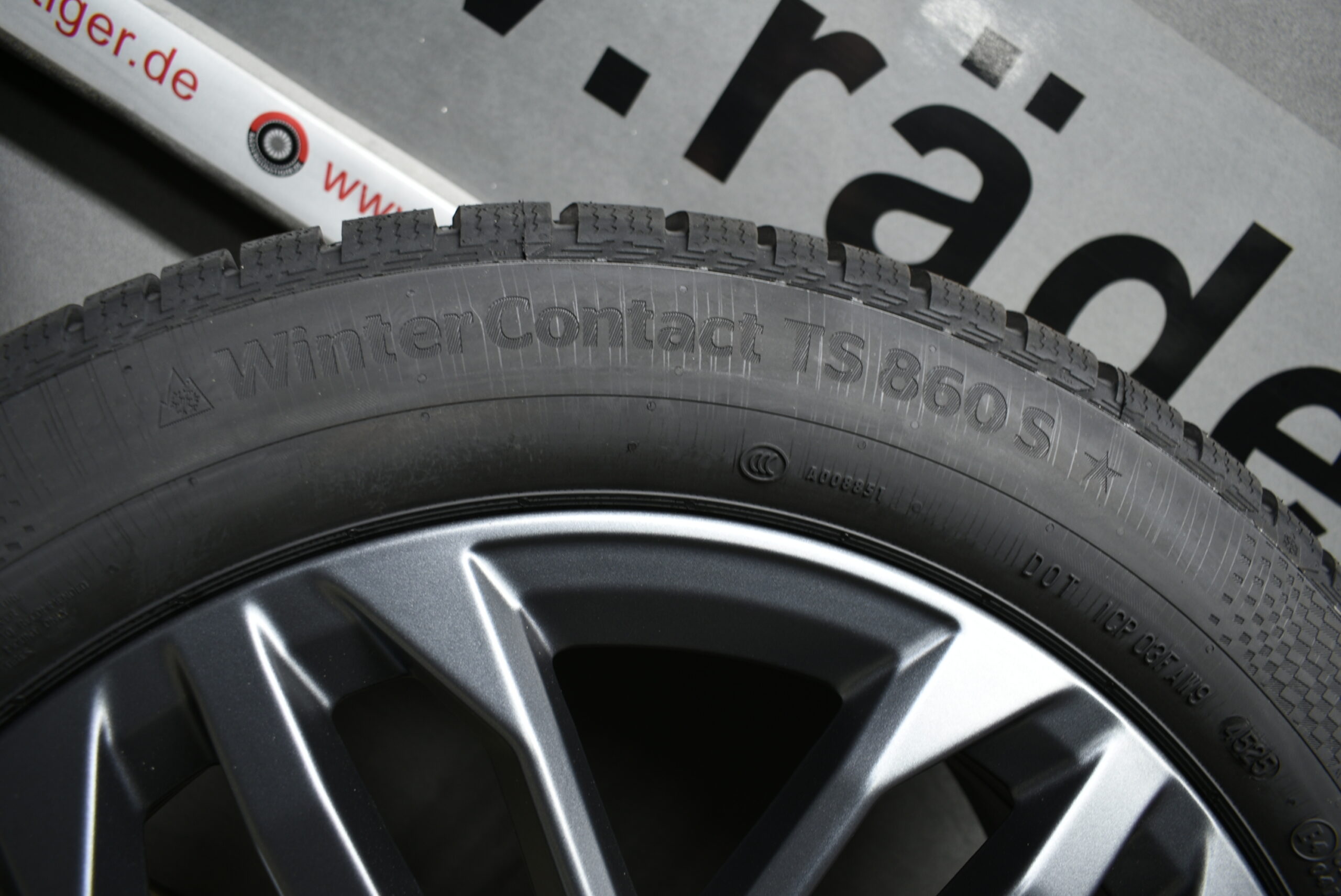 BMW X1 U11 iX1 U11 X2 U10 iX2 U10 U25 Alufelgen mit Winterreifen 205 60 R18 99H Lager Nr. 1107 – Bild 10