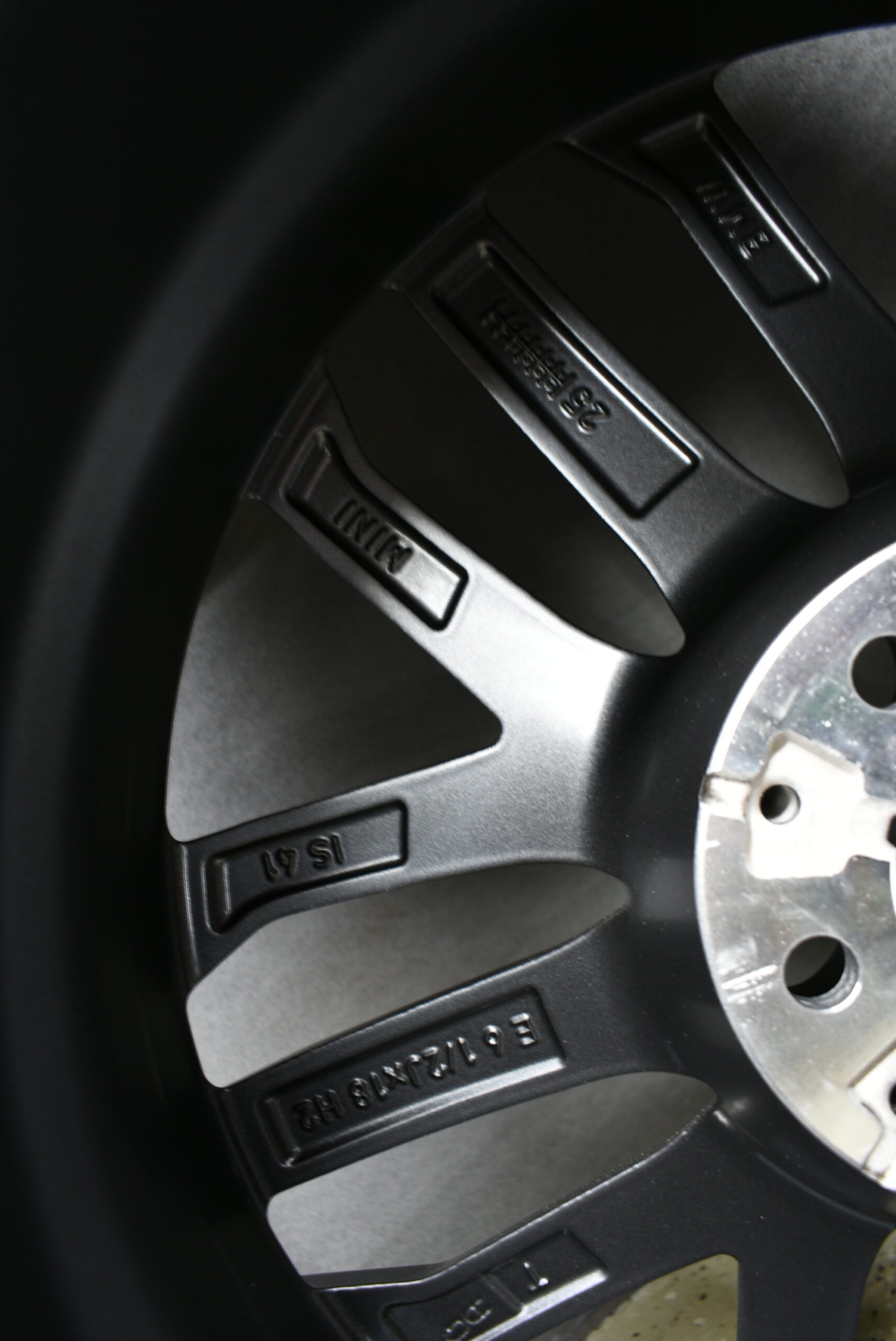 BMW X1 U11 iX1 U11 X2 U10 iX2 U10 U25 Alufelgen mit Winterreifen 205 60 R18 99H Lager Nr. 1107 – Bild 16