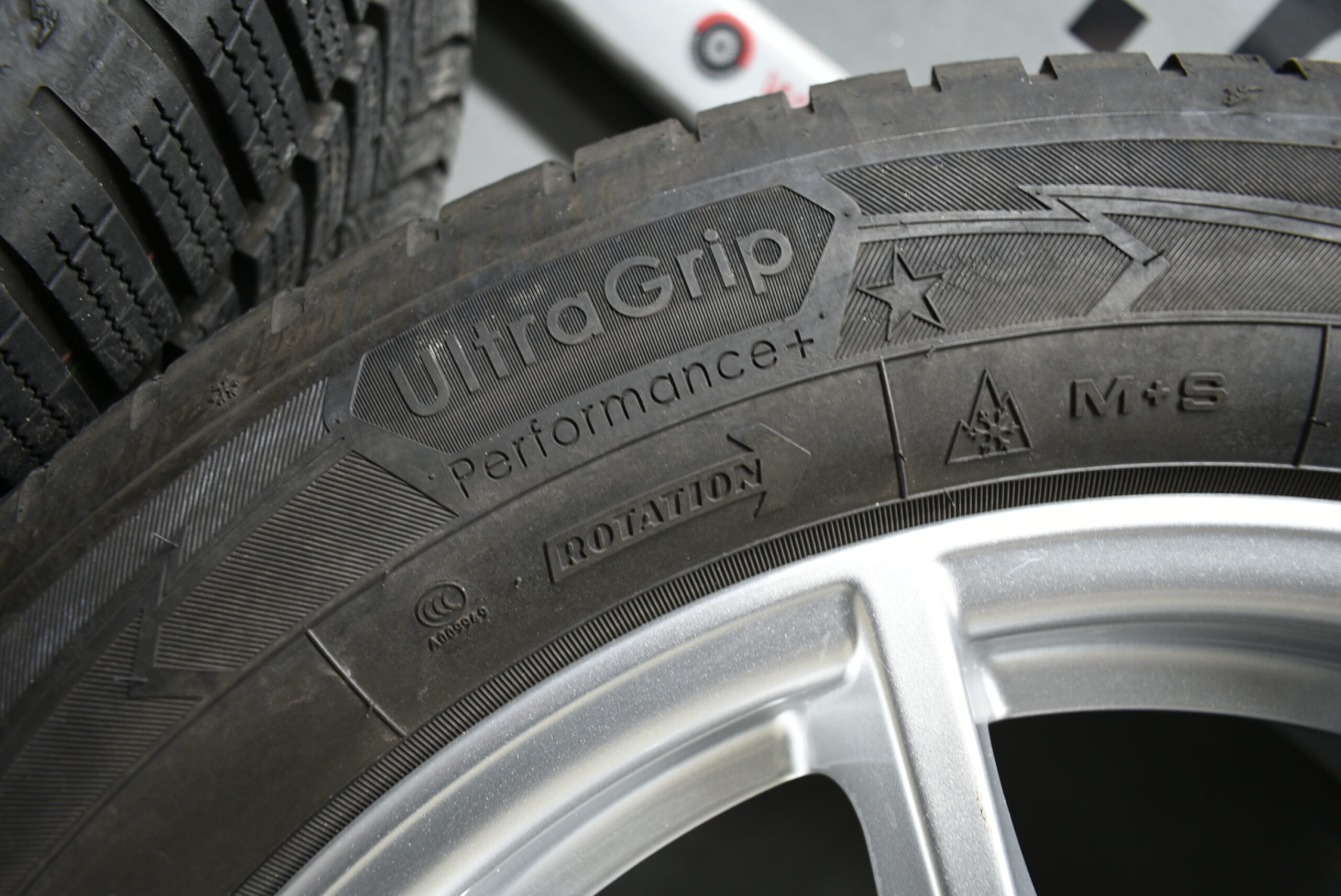 BMW 4er i4 G26 Alufelgen mit Winterreifen 225 55 R17 101H Lager Nr. 1122 – Bild 9