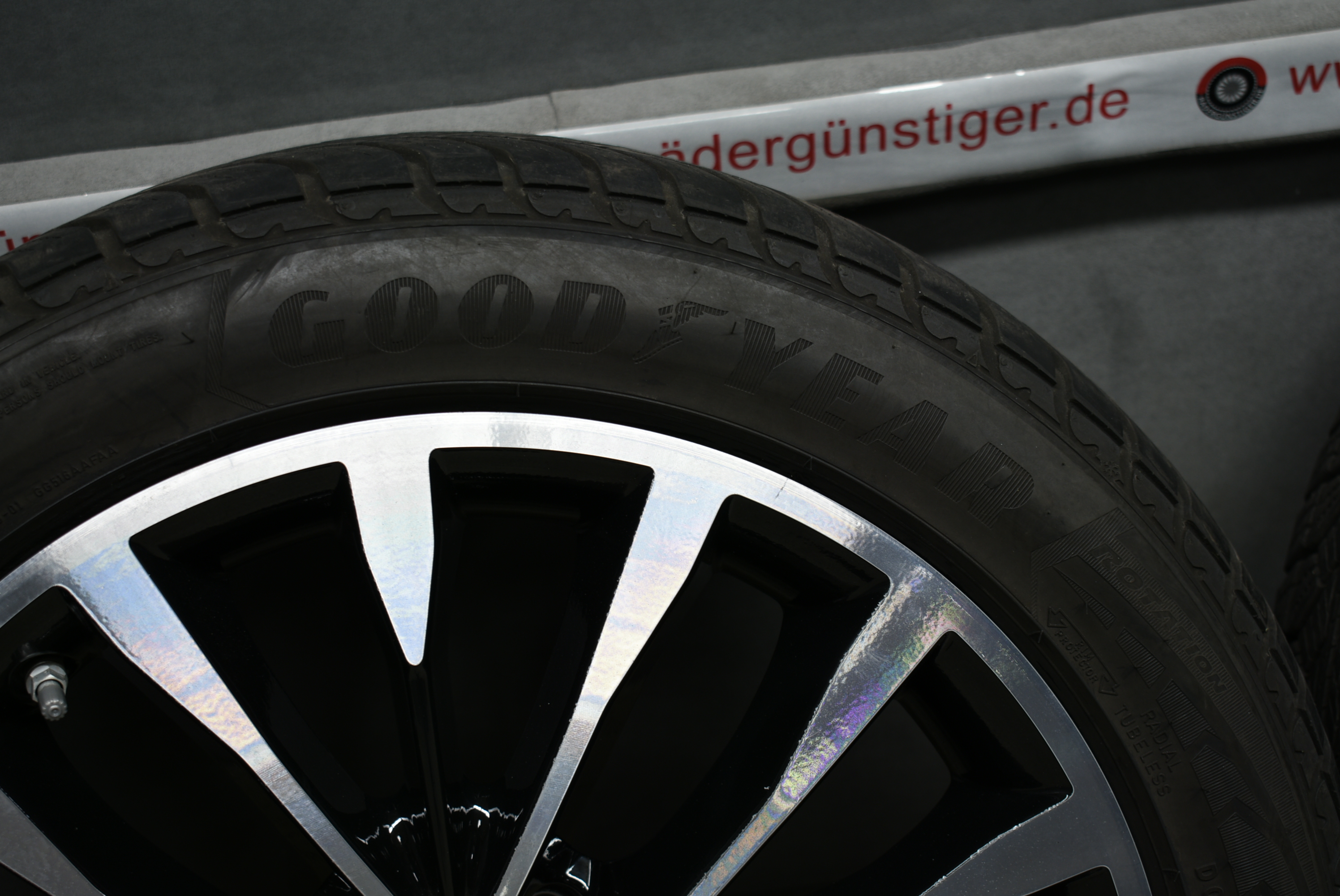 BMW 5er G30 G31 Alufelgen mit Winterreifen 245 45 R18 100 H Lager Nr. 1145 – Bild 8