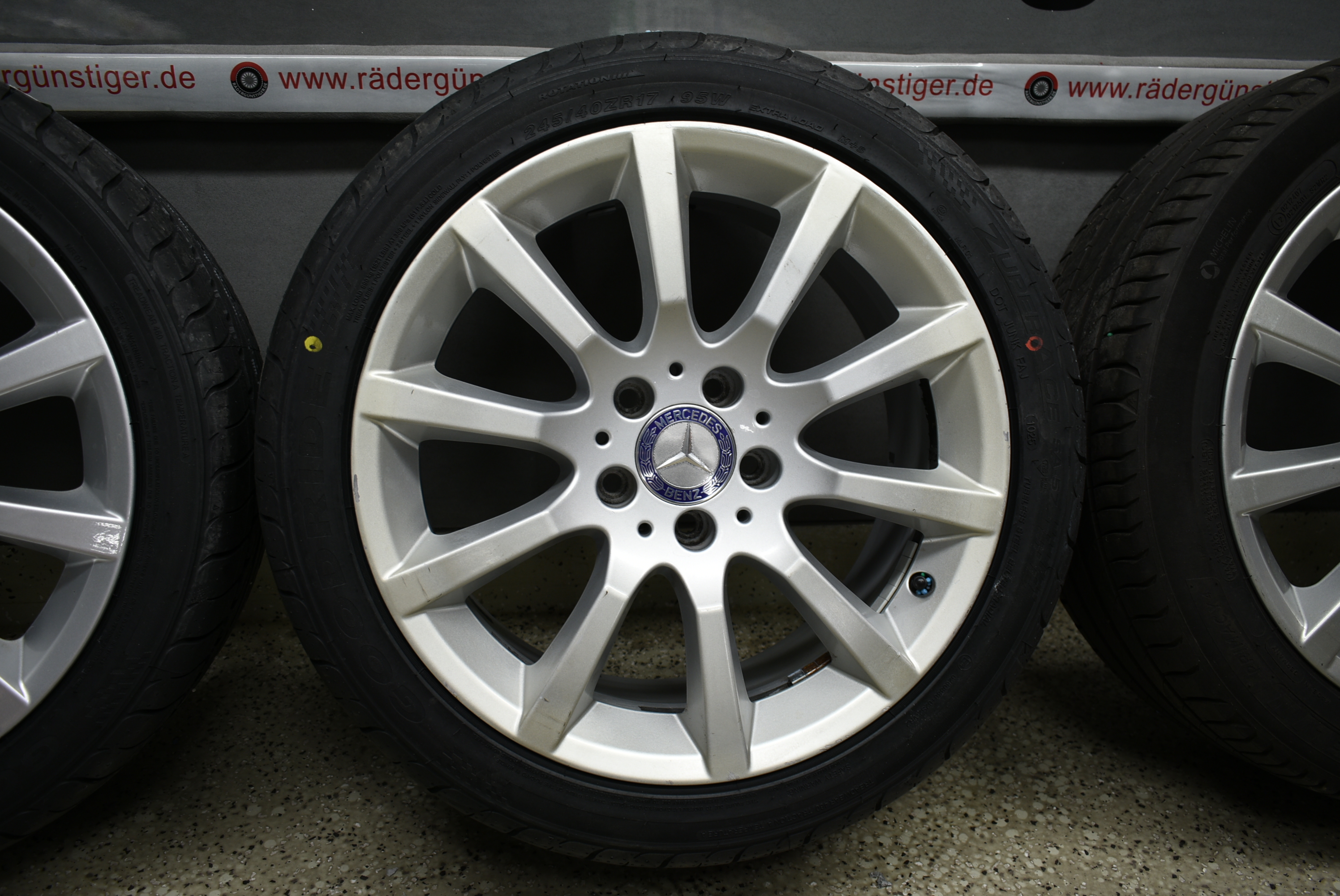 Original Mercedes SLK SLC R172 Alufelgen mir Sommerreifen 17 Zoll Lager Nr. 1142 – Bild 5