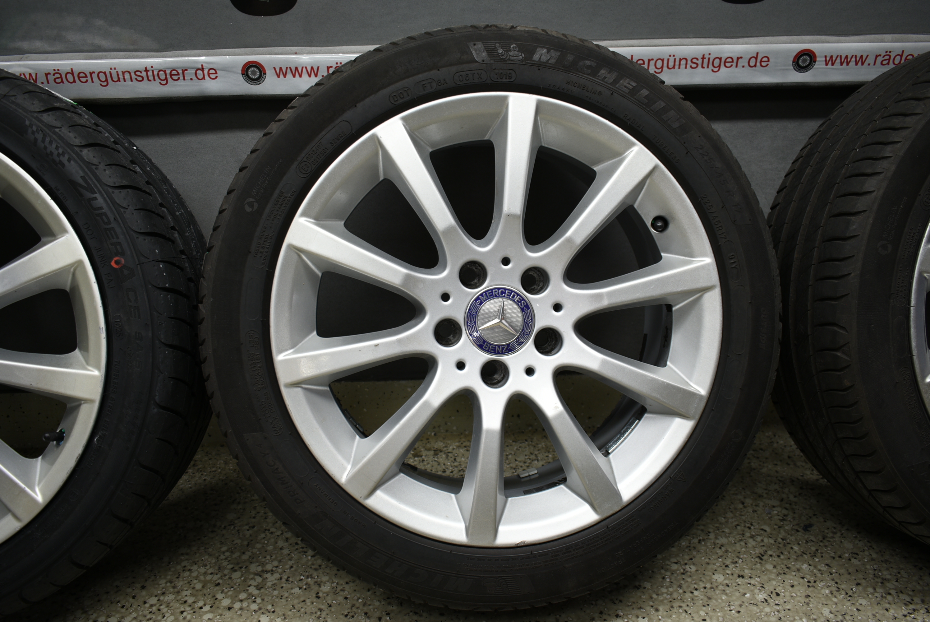 Original Mercedes SLK SLC R172 Alufelgen mir Sommerreifen 17 Zoll Lager Nr. 1142 – Bild 6