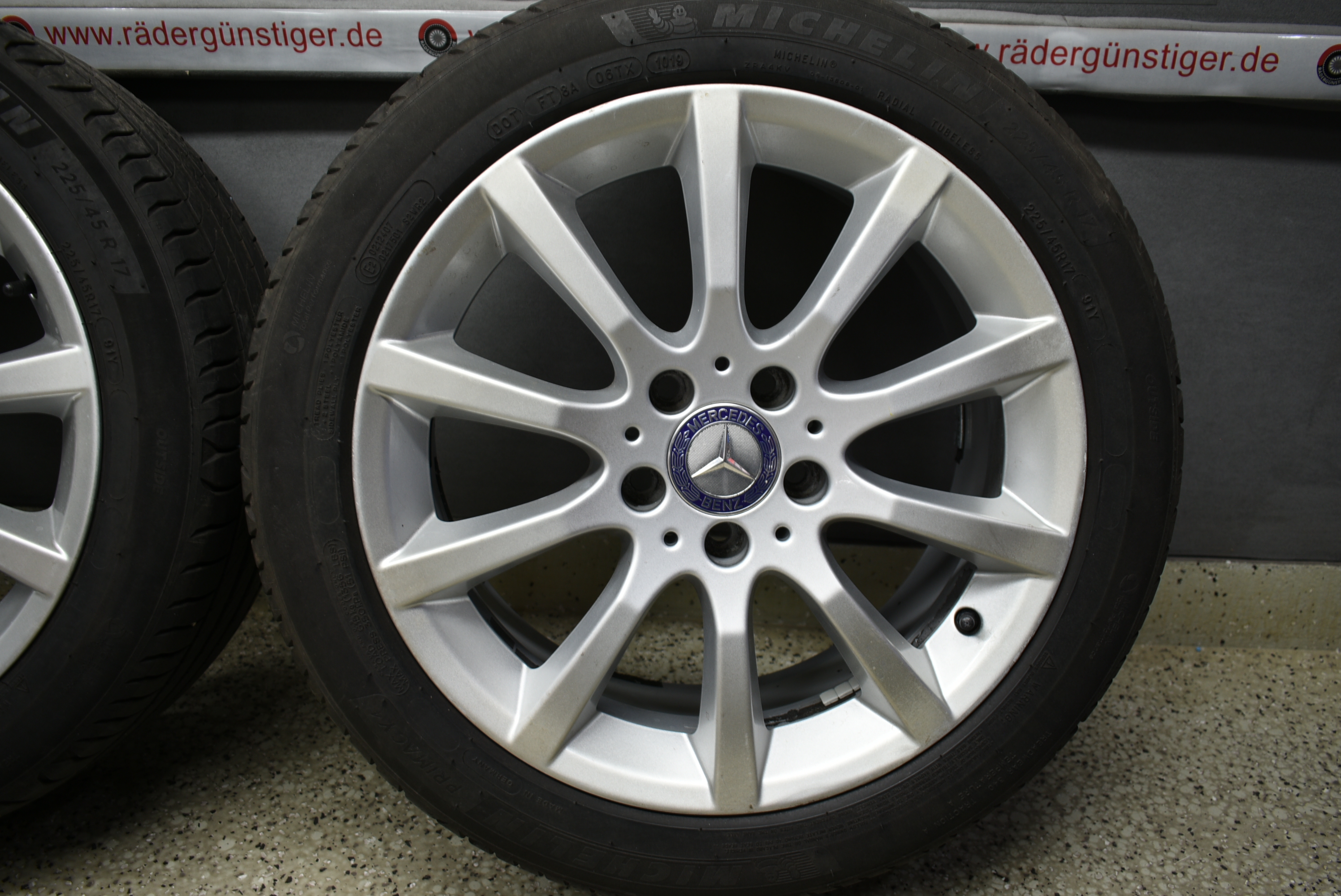 Original Mercedes SLK SLC R172 Alufelgen mir Sommerreifen 17 Zoll Lager Nr. 1142 – Bild 7