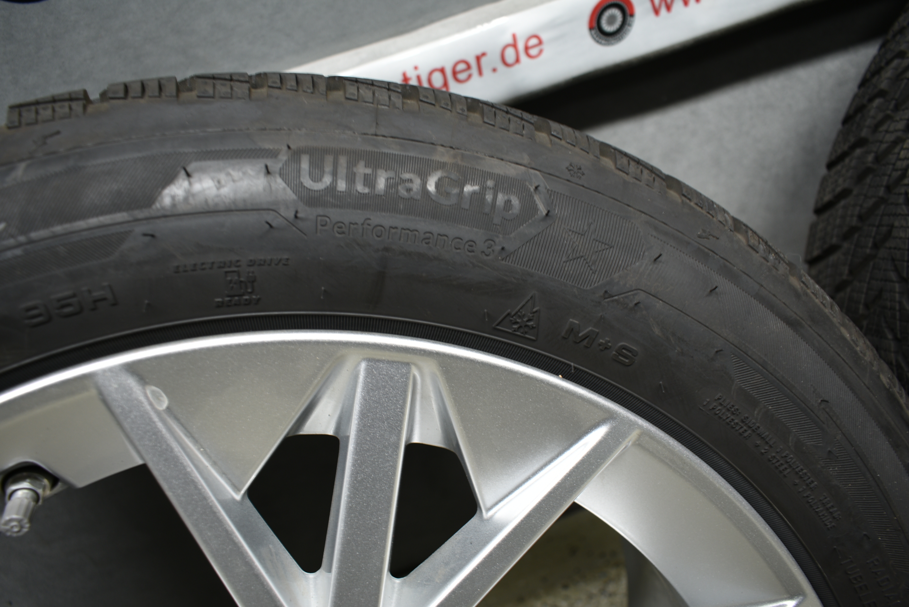 BMW 1er F70 2er F74 Gran Coupé Alufelgen mit Winterreifen 205 55 R17 95H Lager Nr. 1105 – Bild 9