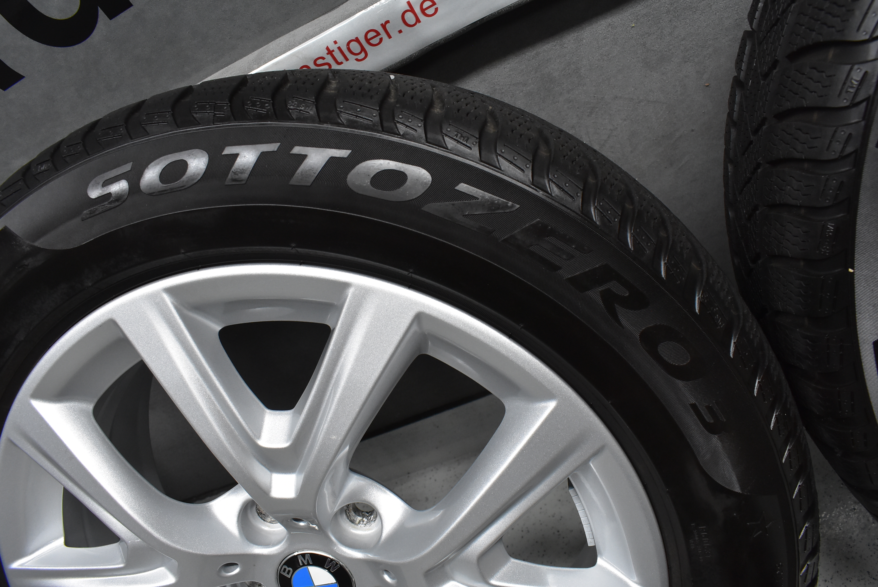 BMW X1 F48 X2 F39 Alufelgen mit Winterreifen 205 60 R17 93 H Lager Nr. 1125 – Bild 9