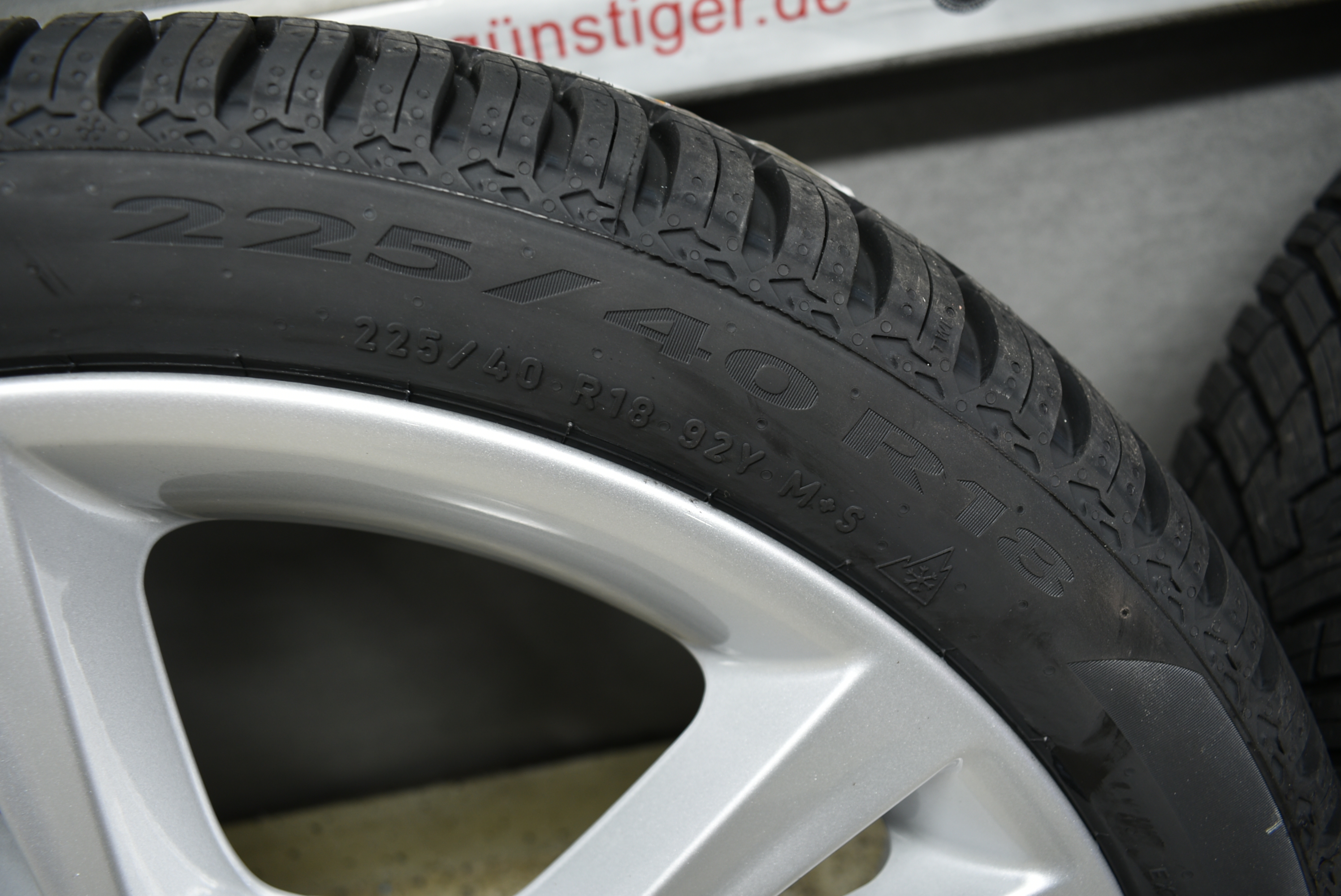 BMW 1er F20 F21 2er F22 F23 18 Zoll Alufelge mit Allwetter Pirelli 225 40 R18 92V Lager Nr. 1172 – Bild 10