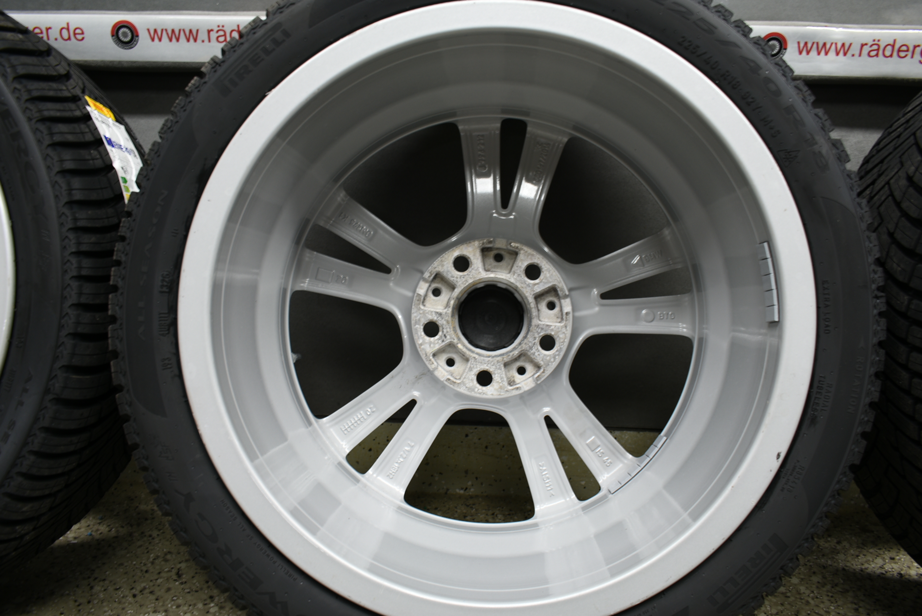 BMW 1er F20 F21 2er F22 F23 18 Zoll Alufelge mit Allwetter Pirelli 225 40 R18 92V Lager Nr. 1172 – Bild 12